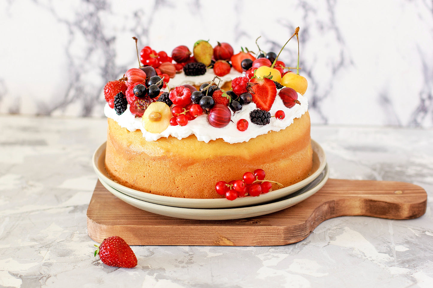 Cake with berries